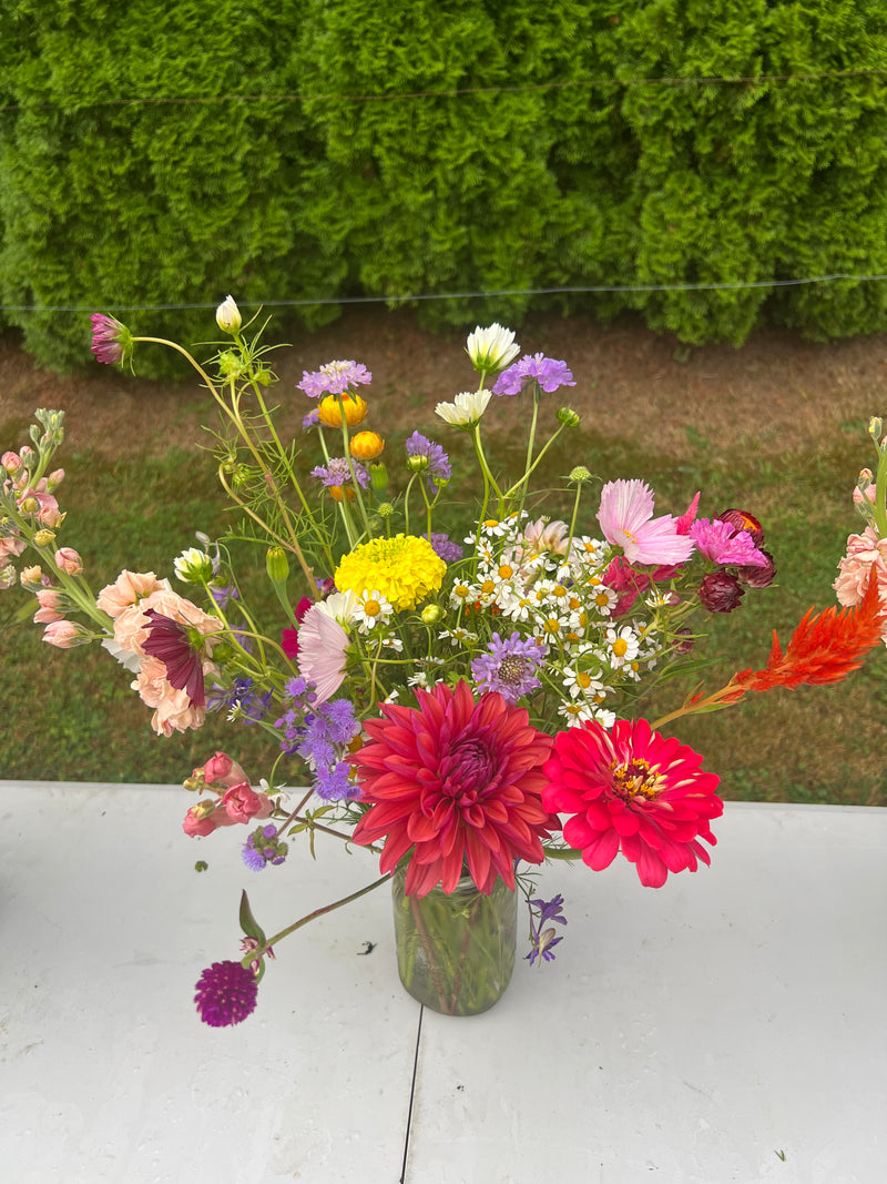 Single jewel jar bouquet